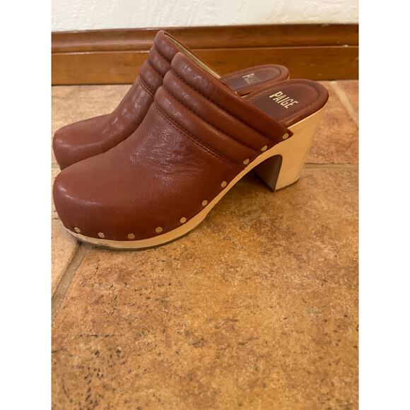 Paige Robbie Studded Clog in the whisky brown leather. Size 9 - Picture 4 of 9